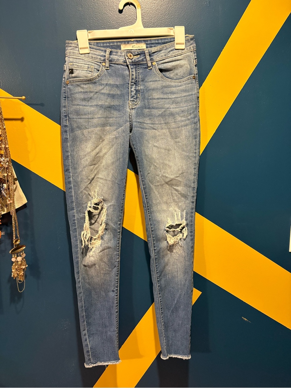 KanCan Light Wash Mid-Rise Distressed Skinny Jeans EUC